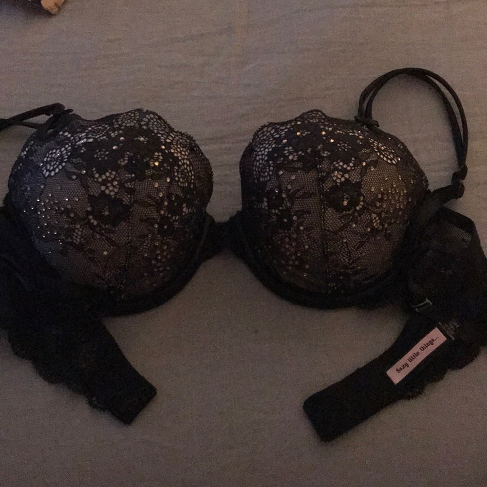 Victoria’s Secret 34C bra